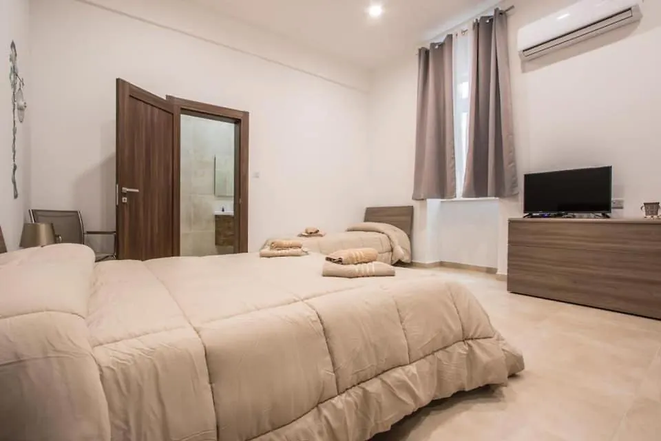 Sliema Central Seafront O'Clock B&B Malta Alojamento de Acomodação e Pequeno-almoço