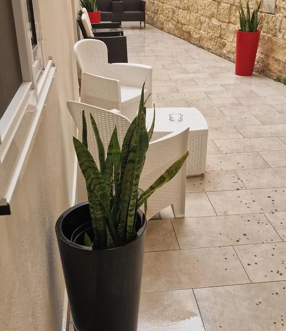 Sliema Central Seafront O'Clock B&B Malta Alojamento de Acomodação e Pequeno-almoço