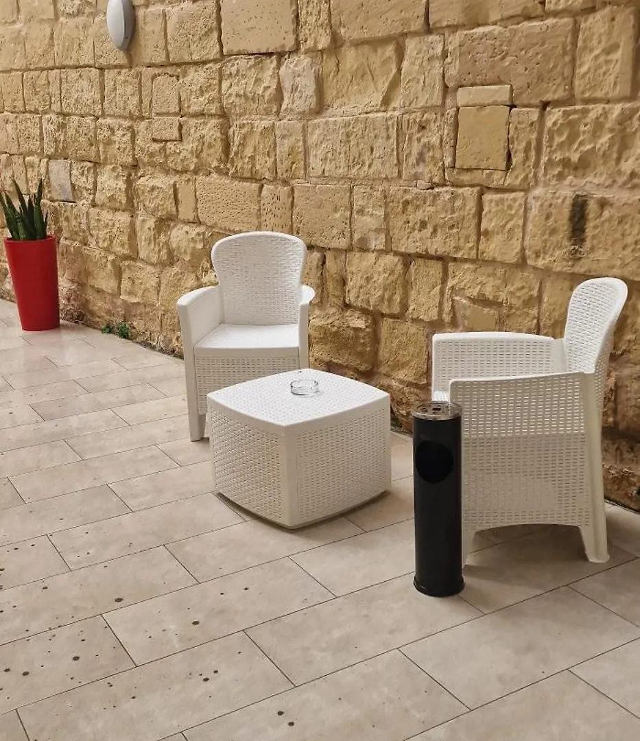 Alojamento de Acomodação e Pequeno-almoço Sliema Central Seafront O'Clock B&B Malta Malta
